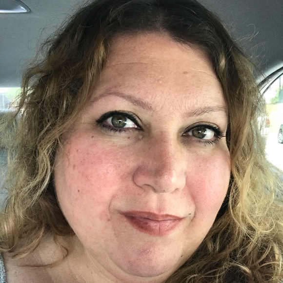 Meet your Posher, Pamela - Picture 1 of 1